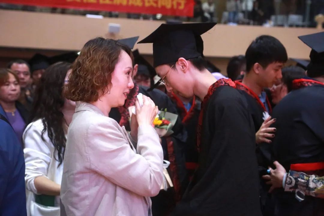 踐行青春誓言 立志揚(yáng)帆遠(yuǎn)航 | 海口山高高級(jí)實(shí)驗(yàn)中學(xué)十八歲成人禮暨百日誓師大會(huì)成功舉辦-圖片3