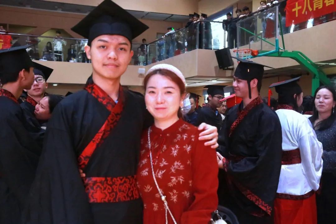 踐行青春誓言 立志揚(yáng)帆遠(yuǎn)航 | 海口山高高級(jí)實(shí)驗(yàn)中學(xué)十八歲成人禮暨百日誓師大會(huì)成功舉辦-圖片3