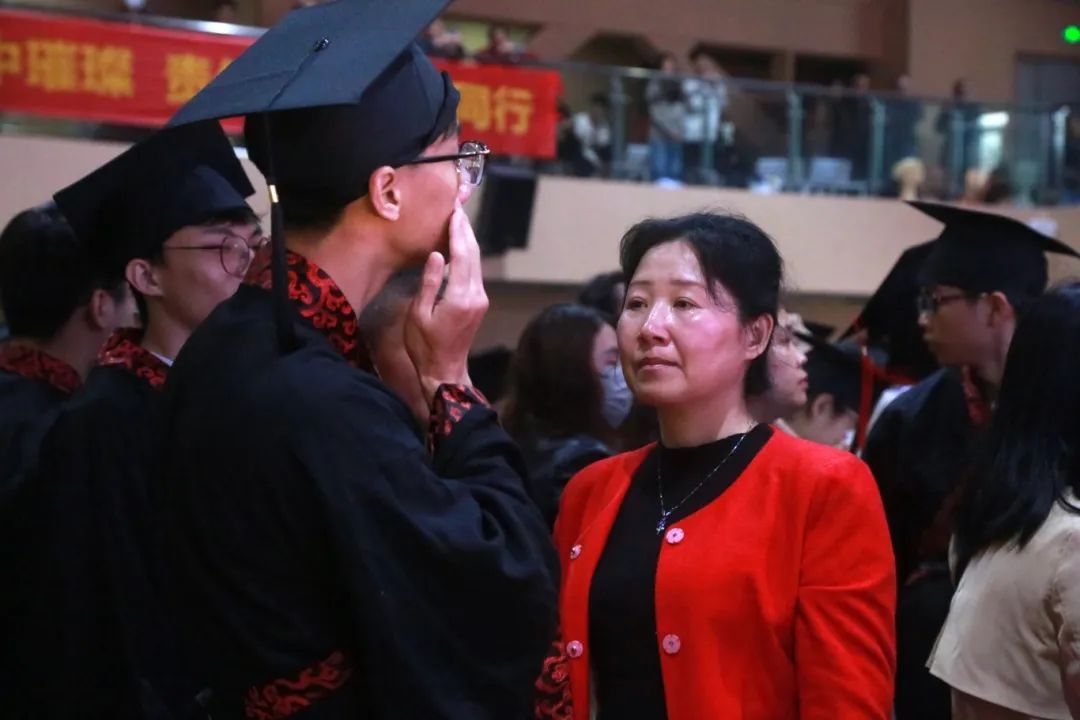 踐行青春誓言 立志揚(yáng)帆遠(yuǎn)航 | 海口山高高級(jí)實(shí)驗(yàn)中學(xué)十八歲成人禮暨百日誓師大會(huì)成功舉辦-圖片3