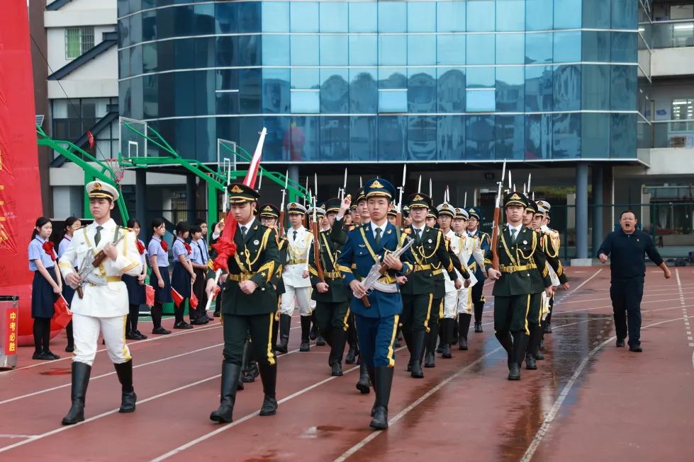 百日礪劍酬壯志 踔厲奮發(fā)向未來(lái) ——?？谑旋埲A區(qū)山高實(shí)驗(yàn)學(xué)校八、九年級(jí)中考百日誓師活動(dòng)-圖片2