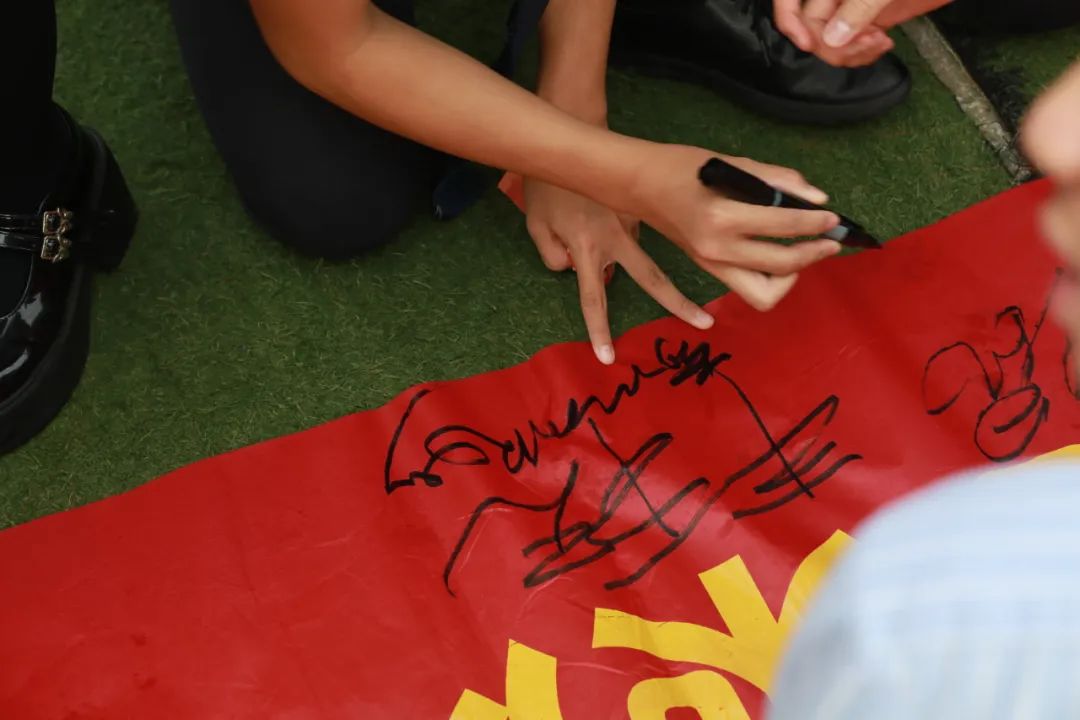 百日礪劍酬壯志 踔厲奮發(fā)向未來(lái) ——海口市龍華區(qū)山高實(shí)驗(yàn)學(xué)校八、九年級(jí)中考百日誓師活動(dòng)-圖片5