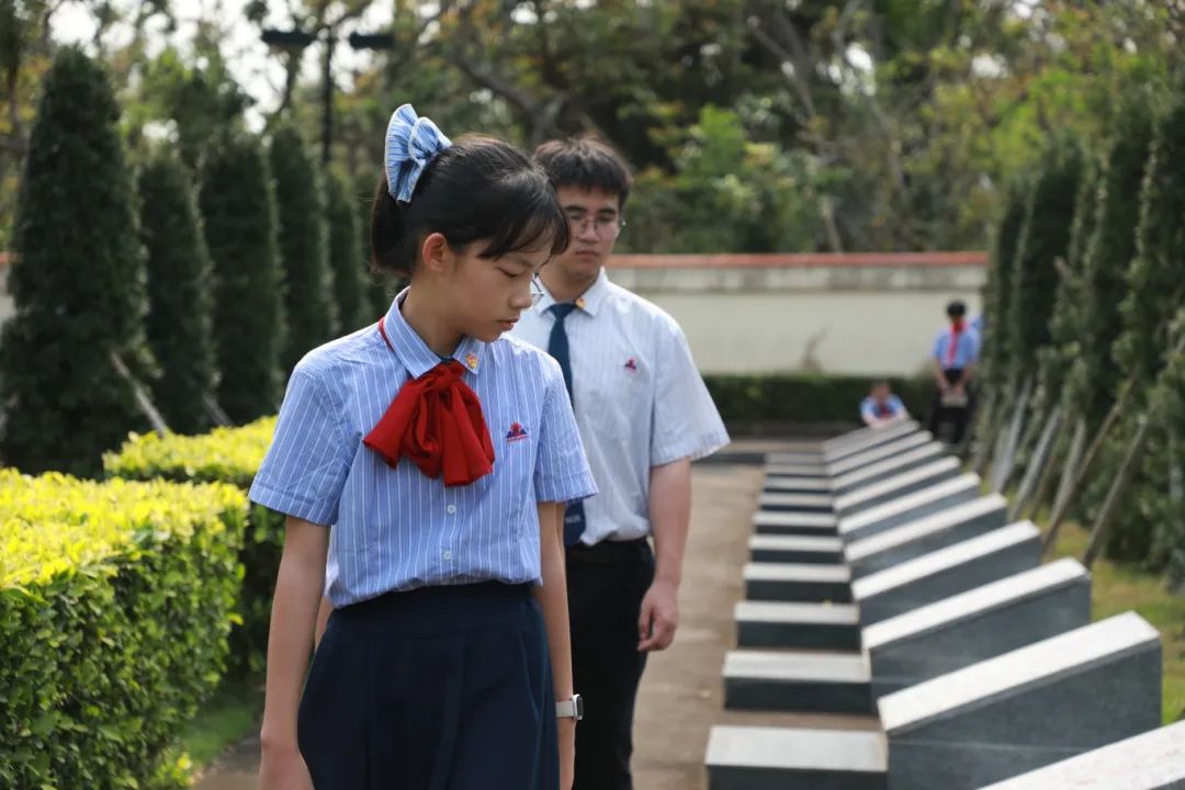 緬懷英烈承遺志 青春逐夢正當時 | ?？谏礁咧袑W清明祭英烈活動紀實-圖片3