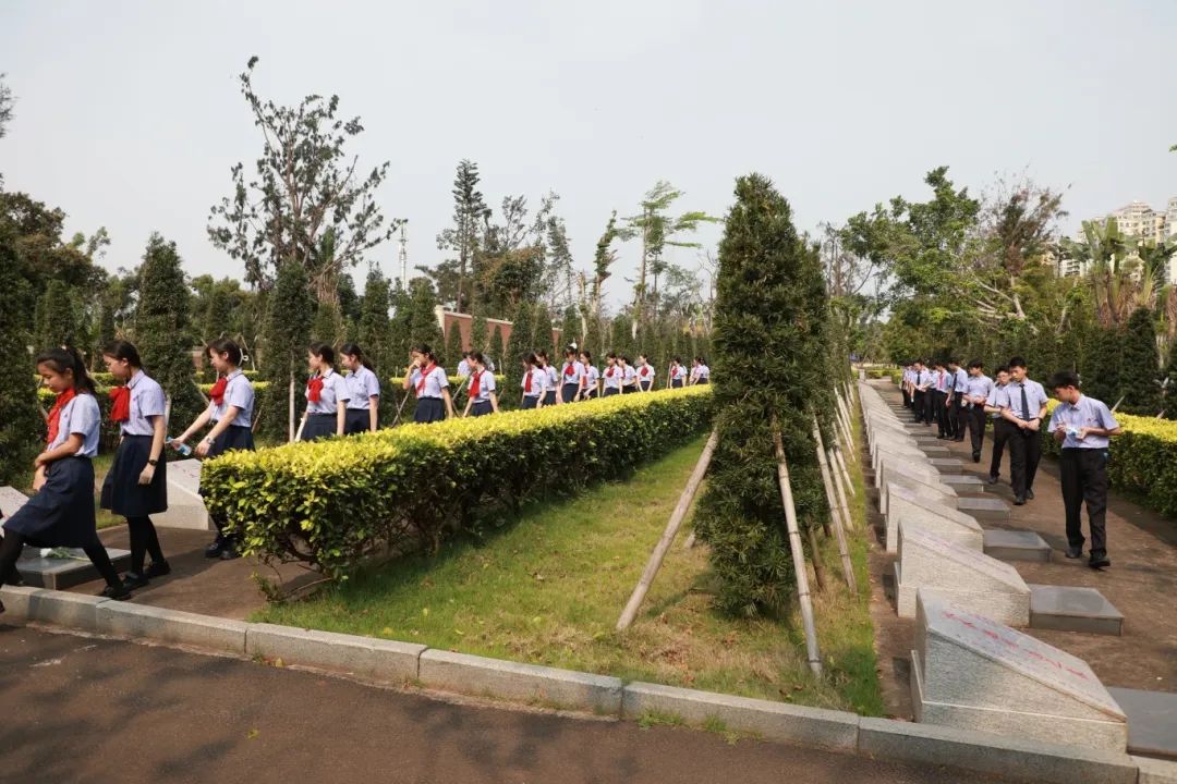 緬懷英烈承遺志 青春逐夢正當時 | ?？谏礁咧袑W清明祭英烈活動紀實-圖片3