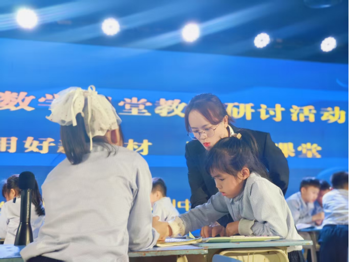 共研新課堂，同筑教育夢——定安縣山高學校2025年蘇教版一年級數(shù)學課堂教學研討活動-圖片8