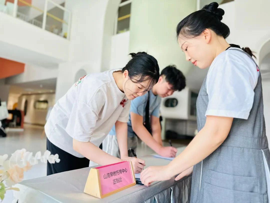 醫(yī)育融合·共筑健康成長(zhǎng)路——?？谑猩礁咄杏缃讨行穆?lián)合?？谑械谒娜嗣襻t(yī)院開展醫(yī)育融合健康講座-圖片10