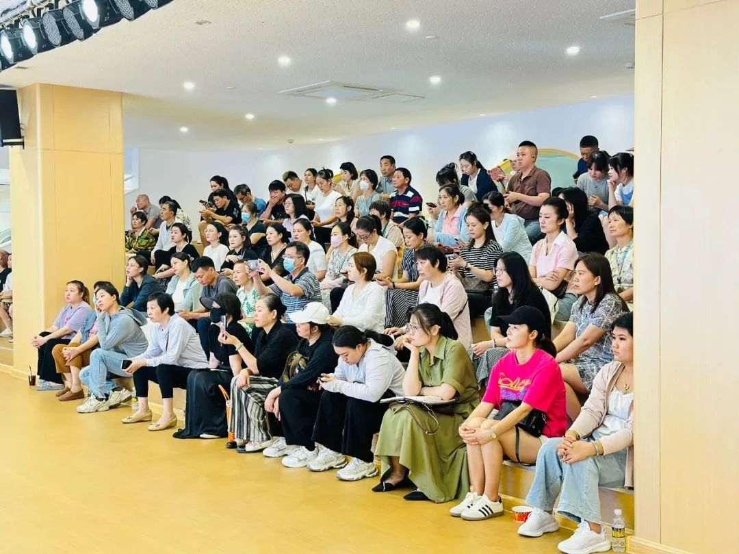 醫(yī)育融合·共筑健康成長(zhǎng)路——?？谑猩礁咄杏缃讨行穆?lián)合?？谑械谒娜嗣襻t(yī)院開展醫(yī)育融合健康講座-圖片16