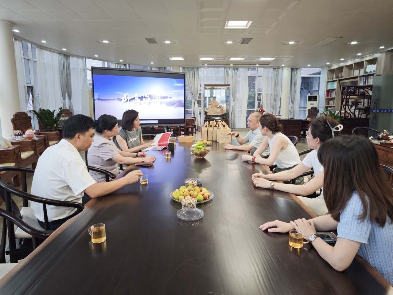 校際交流啟新程，共話教育謀發(fā)展——吉林大學(xué)萊姆頓學(xué)院代表蒞臨?？谏礁咧袑W(xué)參觀交流-圖片2