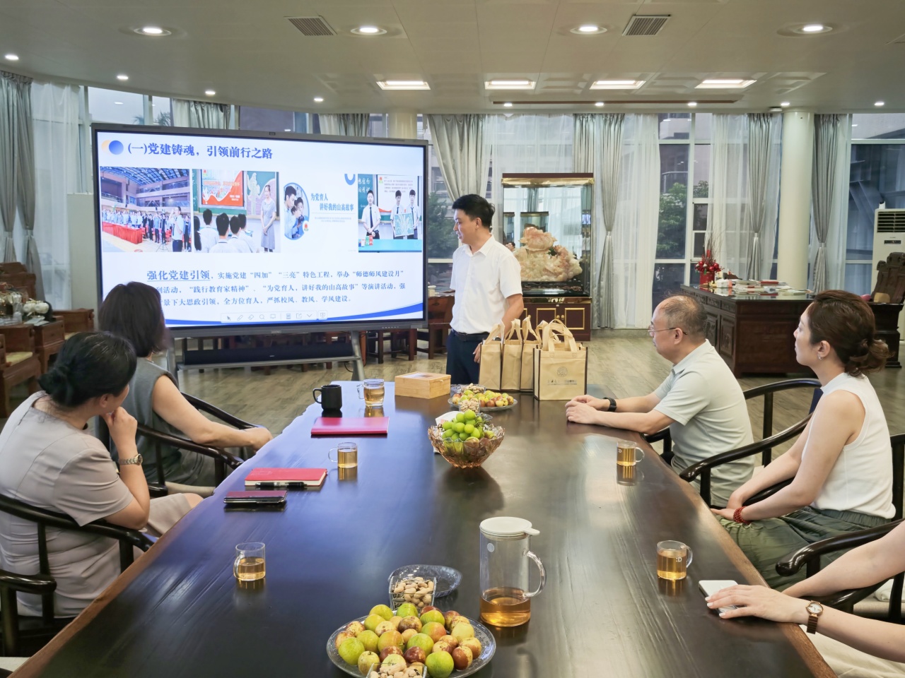 校際交流啟新程，共話教育謀發(fā)展——吉林大學(xué)萊姆頓學(xué)院代表蒞臨海口山高中學(xué)參觀交流-圖片2