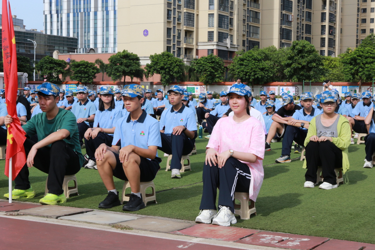 燃情開營！?？谏礁咧袑W(xué)2025級高一新生開啟軍訓(xùn)成長之旅-圖片3