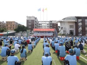 燃情開營！?？谏礁咧袑W(xué)2025級高一新生開啟軍訓(xùn)成長之旅