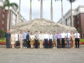 交流促成長——澄邁縣工商聯(lián)領(lǐng)導(dǎo)人員蒞臨我校參觀交流