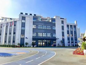 ?？谑猩礁哂變簣@簡介